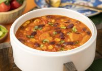 Bol Proteinli Acılı Hindili Meksika Fasulyesi Tarifi