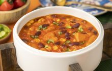 Bol Proteinli Acılı Hindili Meksika Fasulyesi Tarifi