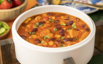 Bol Proteinli Acılı Hindili Meksika Fasulyesi Tarifi