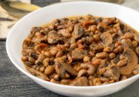 Acılı Mantarlı Börülce Tarifi