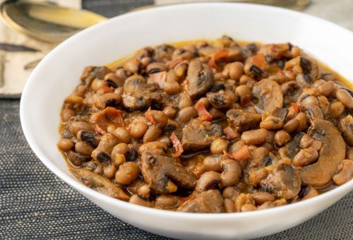 Vejetaryan Acılı Mantarlı Börülce Tarifi