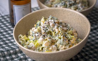 Doyurucu Bakliyat Salatası Tarifi