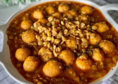 Proteinli Bulgur Köfteli Yeşil Mercimek Yemeği Tarifi