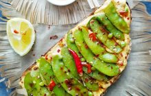 Lezetli Ekmek Üstü Humuslu Sultani Bezelye Tarifi