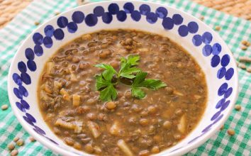 Erişteli Yeşil Mercimek Çorbası Tarifi