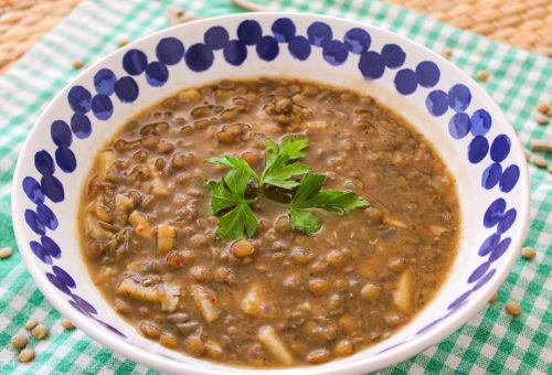 Erişteli Yeşil Mercimek Çorbası Tarifi