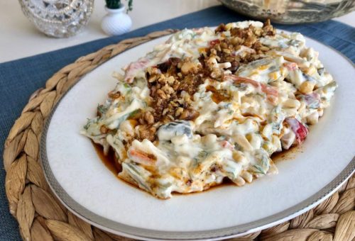 Erişteli Yoğurtlu Sebze Salatası Tarifi