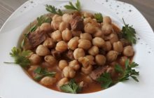 Klasik Lezzettlerimizden Etli Nohut Tarifi