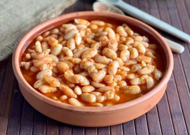 Güveçte Kuru Fasulye Tarifi