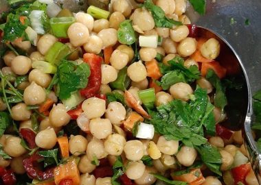 Sağlıklı Hafif Hardallı Nohut Salatası Tarifi