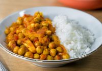 Vejetaryan Yemeği Karnabaharlı Nohut ve Sade Pilav Tarifi