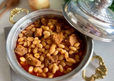 Efsane Yemeğimiz Kavurmalı Kuru Fasulye Tarifi