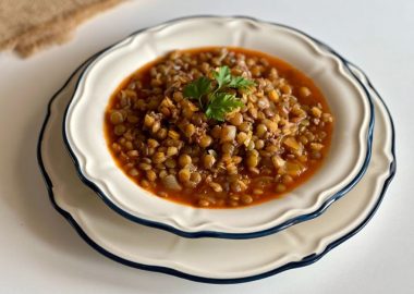 Besleyici Kıymalı Yeşil Mercimek Yemeği