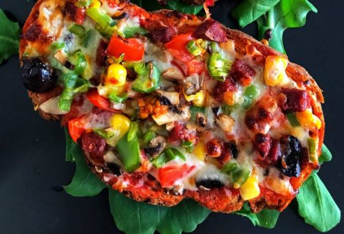 Kolay Ekmek Pizzası Tarifi