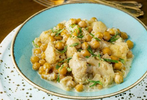 Hızlı Yemek Köri Soslu Karnabaharlı Nohut Yemeği Tarifi