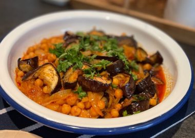 Etsiz Nohutlu Patlıcan Yemeği Tarifi