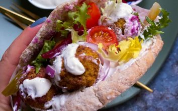 Orta Doğu Mutfağından Pita Arası Tahin Soslu Falafel Tarifi