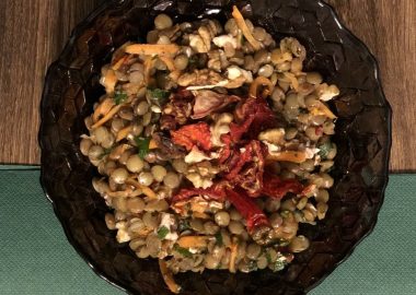 Doyurucu Pratik Mercimek Salatası Tarifi