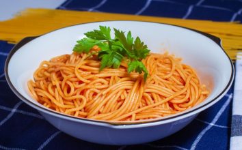 Salçalı Makarna Tarifi