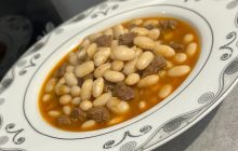 Türk Mutfağının Sarımsaklı Etli Kuru Fasulye Tarifi