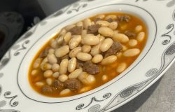 Türk Mutfağının Sarımsaklı Etli Kuru Fasulye Tarifi