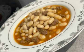 Türk Mutfağının Sarımsaklı Etli Kuru Fasulye Tarifi