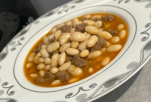 Türk Mutfağının Sarımsaklı Etli Kuru Fasulye Tarifi