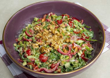 Besleyici Tahin Soslu Mercimek Salatası Tarifi