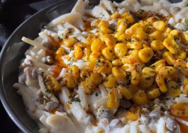 Yoğurtlu & Mercimekli Mısır Soslu Erişte Tarifi
